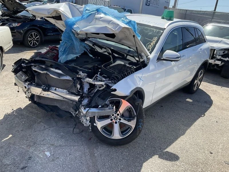 GLC300 2022 Transmission 4409413 - Image 2 of 4