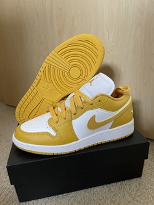 mustard colored nikes