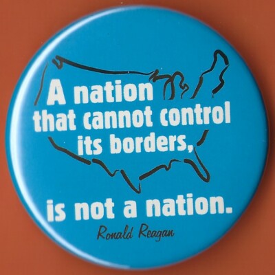 2016 Pro Donald Trump 2.25''/ ''Ronald Reagan Quote'' Campaign Button(Pin01)