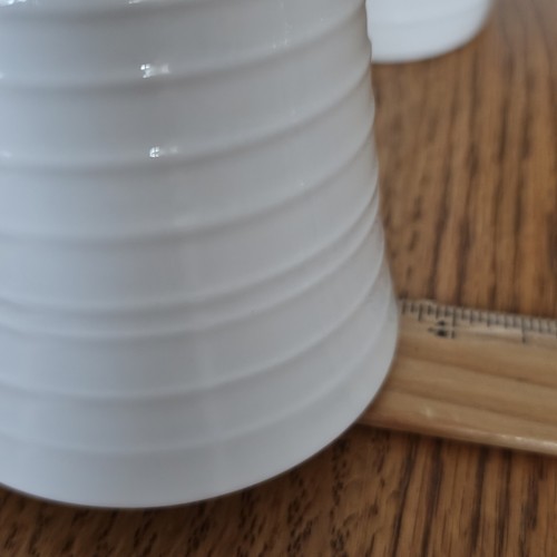 Taza de café china de hueso blanco remolino 2 tazas de café MIKASA 4,5" borde acampanado acanalado vertical - Imagen 8 de 11