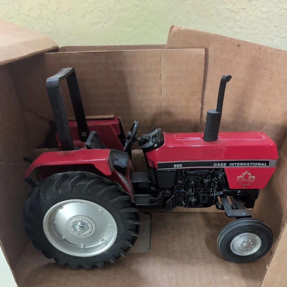 Case IH 695 Toy Tractor 1995 Ontario Toy Show 1/16 Scale Models FB-2354 NIB - Image 3 of 4