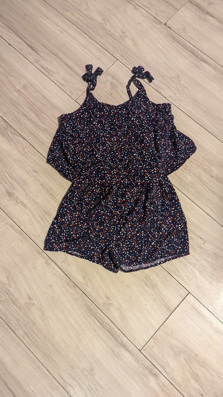 GIRLS EPIC THEARDS ONE PIECE OUTFIT SIZE MED 