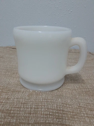 VIntage ANCHOR HOCKING FIRE KING WHITE MILK GLASS D HANDLE COFFEE MUG CUP USA