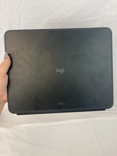 Logitech Combo Touch iPad Pro 11 inch Keyboard Case - Black Pre Owned - 第 5/10 張圖片