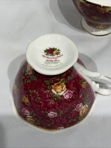 ROYAL ALBERT OLD COUNTRY ROSES RUBY LACE 8" SALAD PLATE AND 2 TEACUPS - Picture 12 of 14