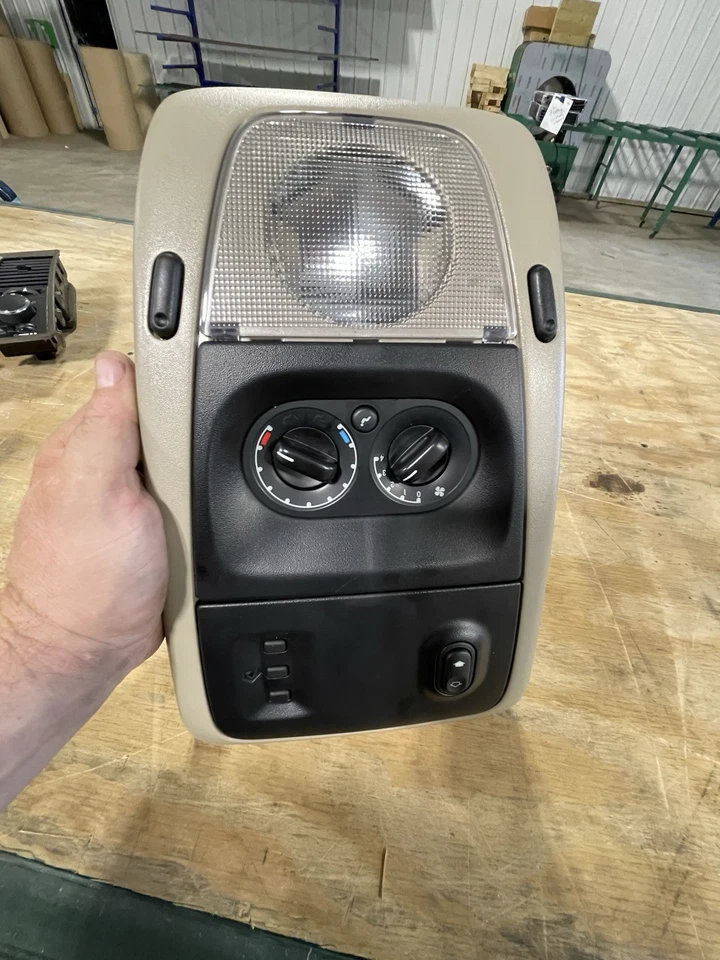 06-2010 MERCURY MOUNTAINEER FORD EXPLORER LUZ DOMO DELANTERO CONTROL DE CLIMA TRASERO Foto 3 de 4