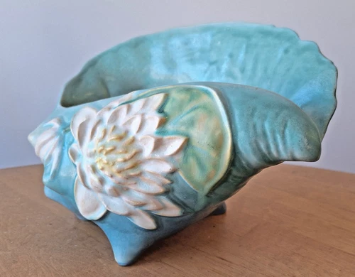 Roseville Pottery White Water Lily Blue-Green Conch Shell Planter Vase 438-8