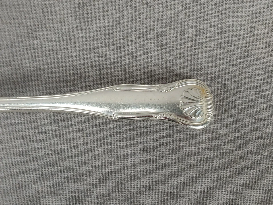 Cuchara de concha de azúcar vintage de plata de ley con patrón Kirk Kings 5 3/8 Foto 2 de 4