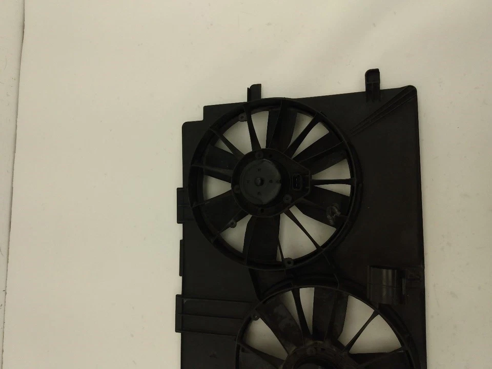 雪佛兰科迈罗散热器冷却风扇电机风扇组件适用于 1998 - 1999 98 — 第 3/4 张图片