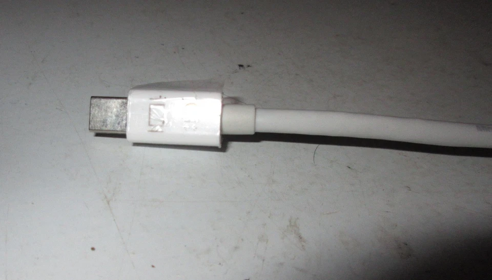 Insignia MINI DISPLAY PORT TO VGA ADAPTER Used 7 1/4" Long Computer Phone Etc - Image 4 of 4