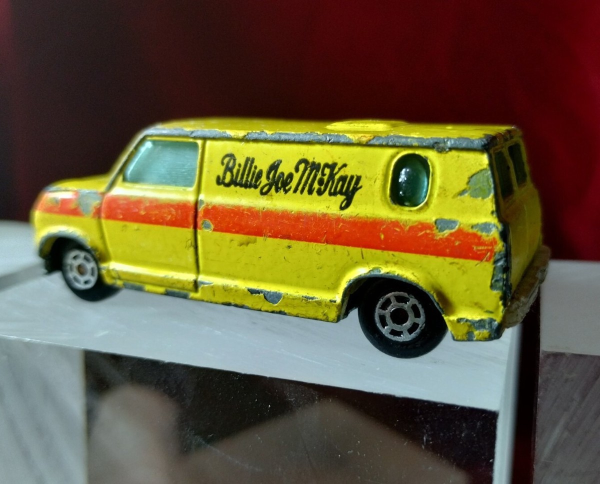 1981 YATMING 1501 YELLOW FORD BILLIE JOE McKAY VAN DIECAST 1:64