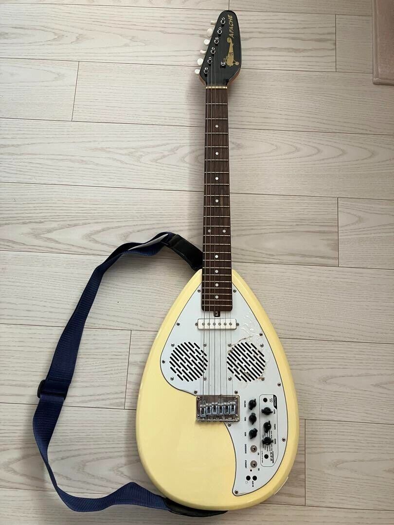 vox apache-1 white teardrop mini electric guitar with case case electric guitar mini teardrop vox white with 