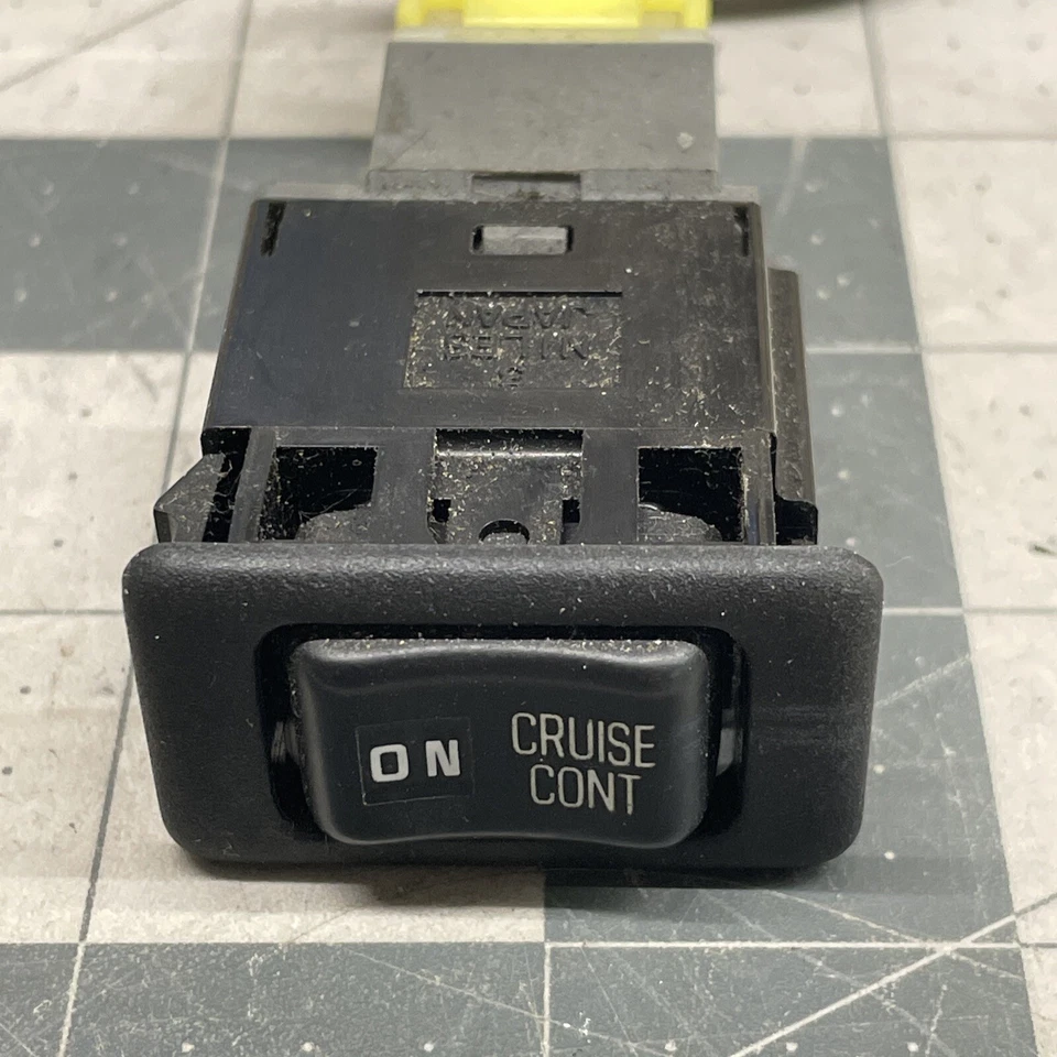 Interruptor de control de crucero Pathfinder Infiniti QX4 camioneta de carrocería dura Nissan D21 OEM Foto 3 de 4
