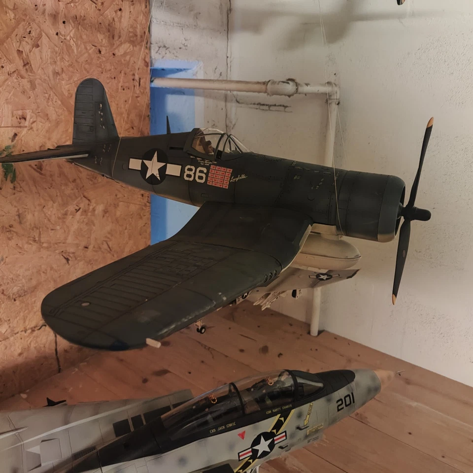 F4U CORSAIR DELLO SQUADRONE USMC BLACK SHEEP JSI MERIT 1/18 CON SCATOLA - Immagine 4 di 4