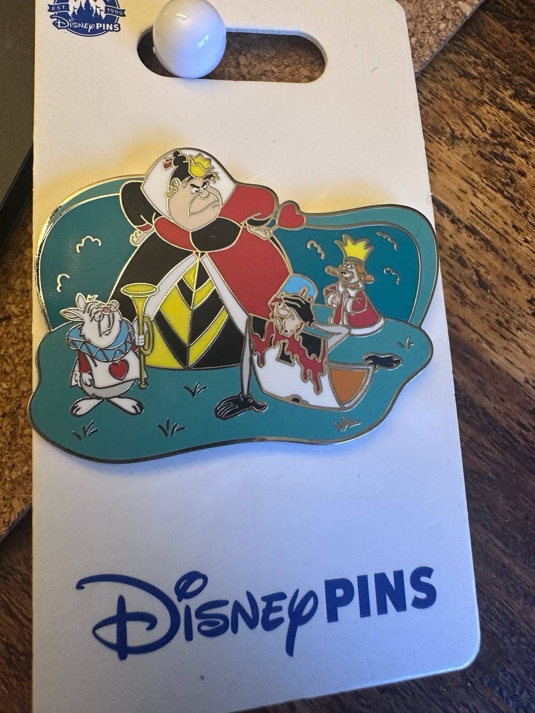 Disney Pins Alice in Wonderland Queen of Hearts and White Rabbit Pin