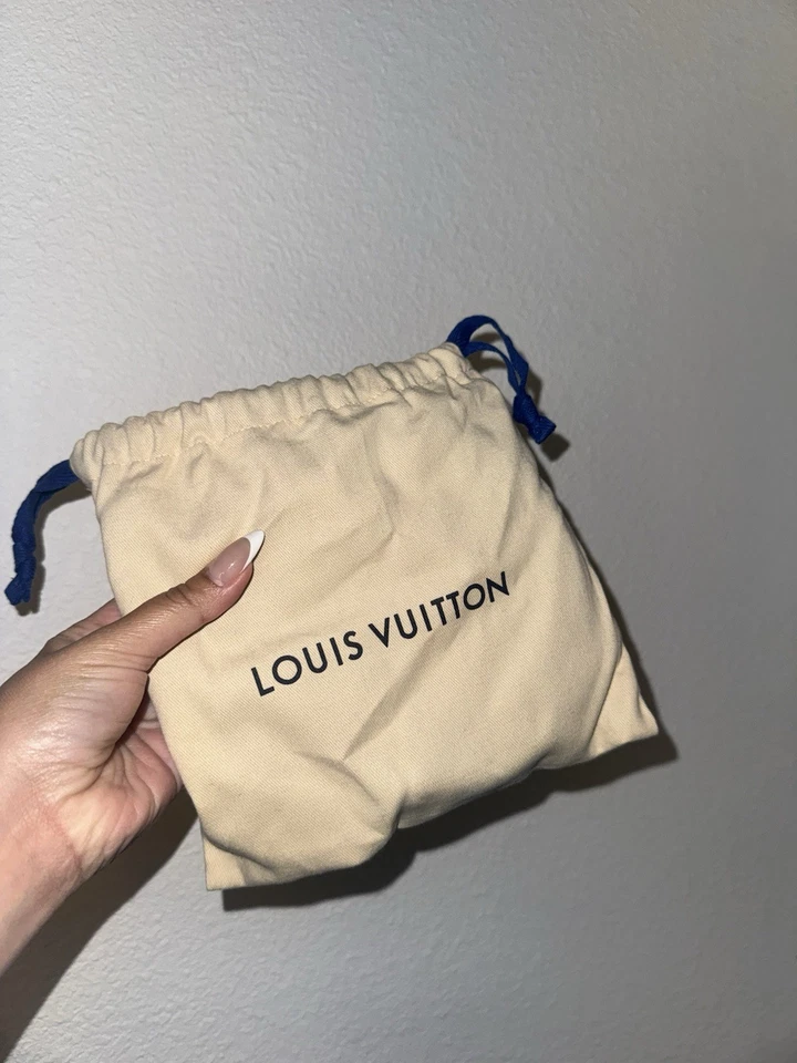Двусторонний ремень Louis Vuitton с черной/коричневой монограммой и золотой пряжкой *НИКОГДА НЕ НОСИЛСЯ* - Изображение 3 из 4