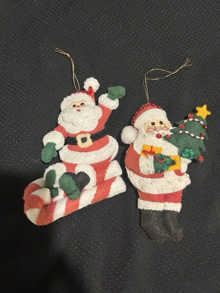 De Colección MCM Fieltro Lentejuelas SANTA Hecho a Mano Adornos de Navidad Conjunto de 2 Trineo y Árbol Foto 3 de 4