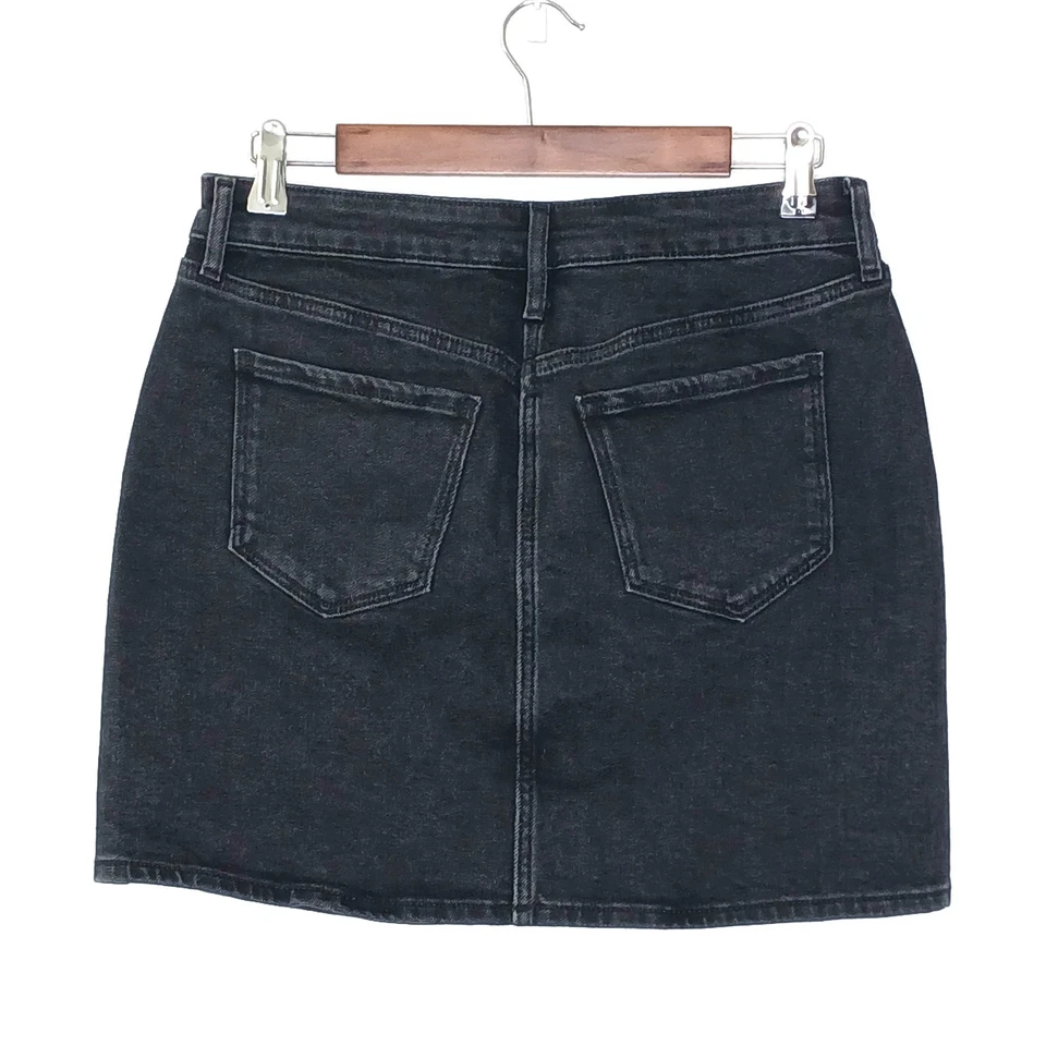 Mini-saia feminina Old Navy barriga emagrecimento botão mosca tamanho 6 jeans stretch carvão - Imagem 2 de 4