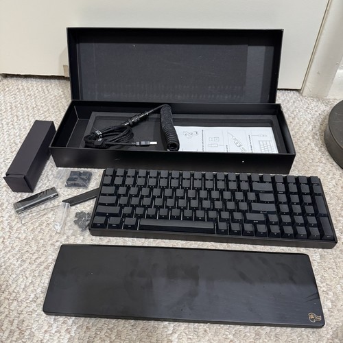 iQunix F96 Wireless Mechanical Stealth Keyboard + wooden wrist rest pad & cable - 第 2/5 張圖片