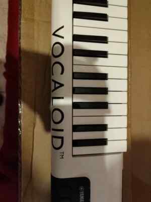 YAMAHA Vocaloid Keyboard VKB-100 synthesizer Effect Keytar Type