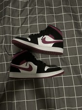 人気話題！Nike Wmns Air Jordan 1 Mid “Cactus Flower” Nike Air Jordan 1 Retro Mid WMNS “Cactus Flower” BQ6472-005