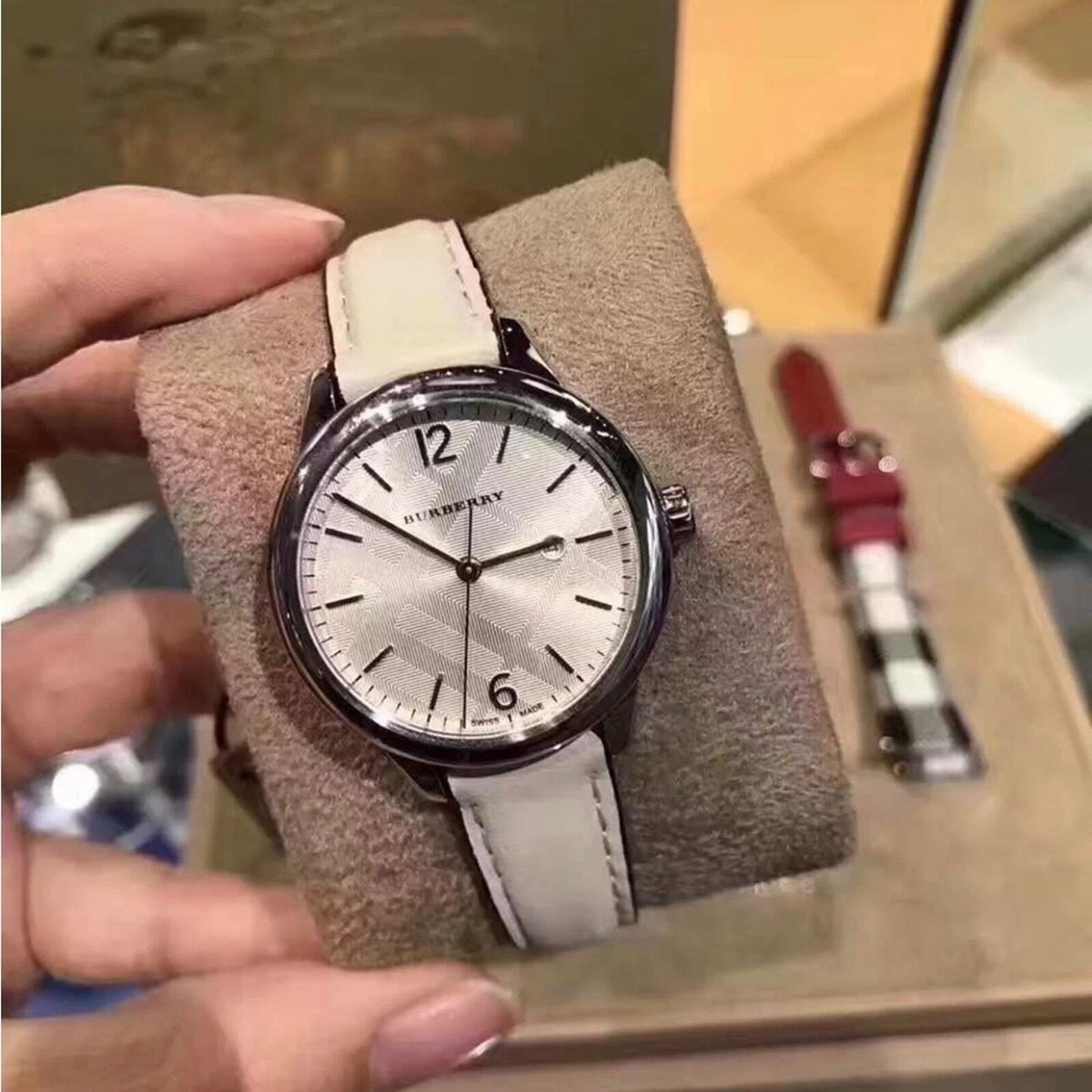 New Women’s Burberry Watch with Interchangeable Bands Vintage Burberry Watch - Interchangeable Bezels Set – AT  main image 4