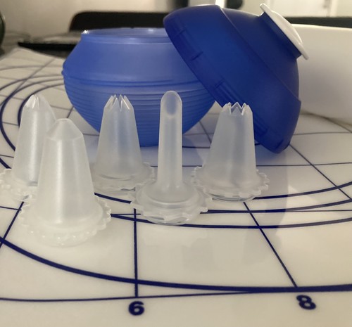Tupperware 8-piece baking set, Blue & White, New, Rare - Picture 13 of 14
