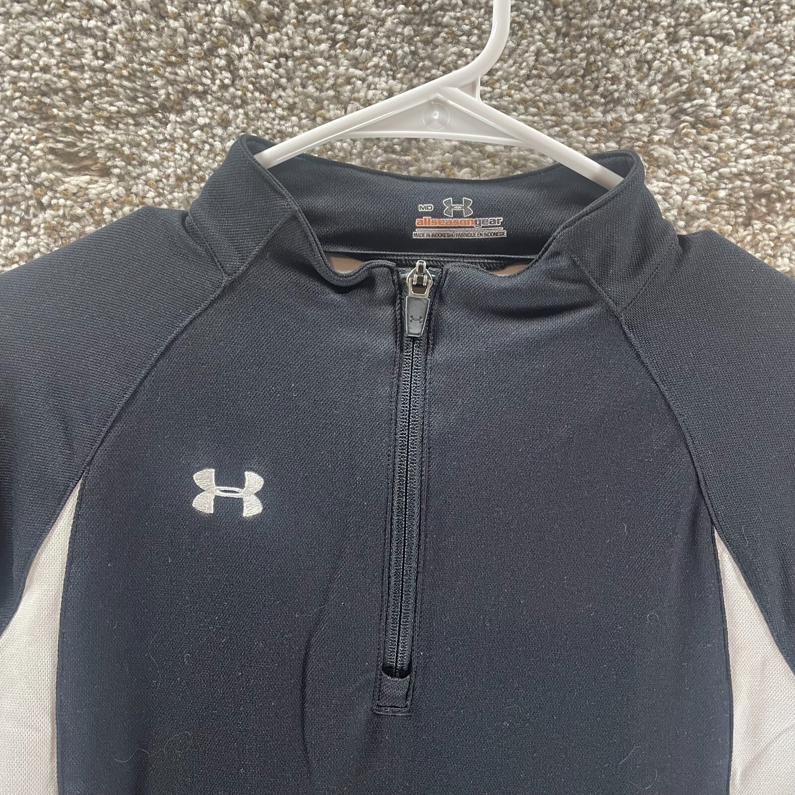 Under Armour Shirt Womens Medium Black WHite Quarter Zip Athletic Run Ladies thumbnail 2