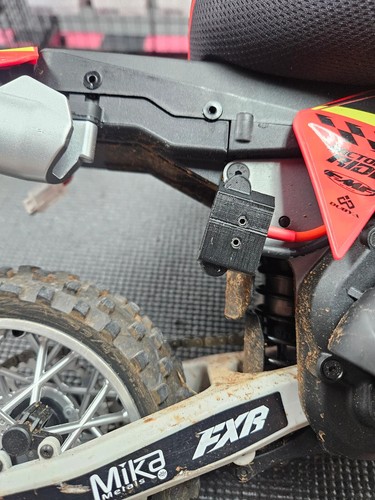 Adaptador Lipo Losi 1/4 Promoto MX DEANS (enchufe en T) montaje ubicación de fábrica - Imagen 3 de 3