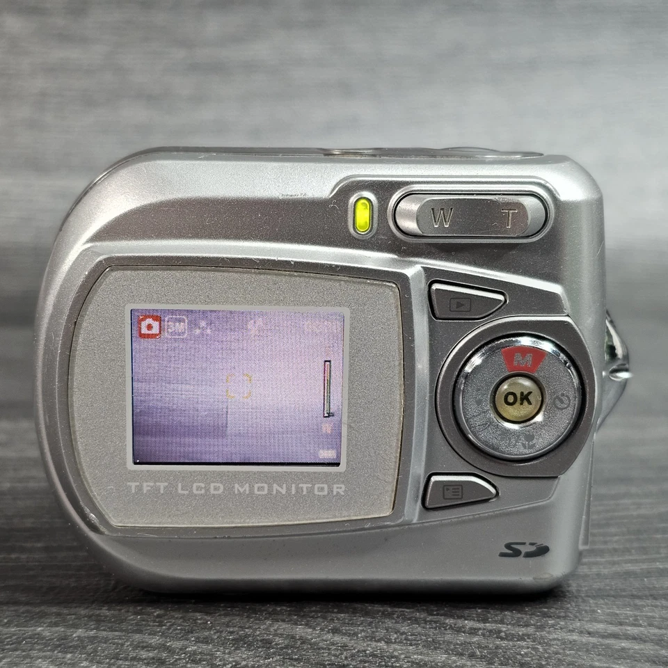 Vivitar ViviCam 3760 3.0MP Digital Camera - Silver - Image 2 of 4