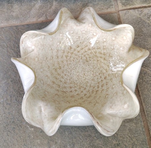 Vintage Murano Art Glass Bowl White Gold Flecks Bullicante Scalloped Edges - Picture 2 of 9
