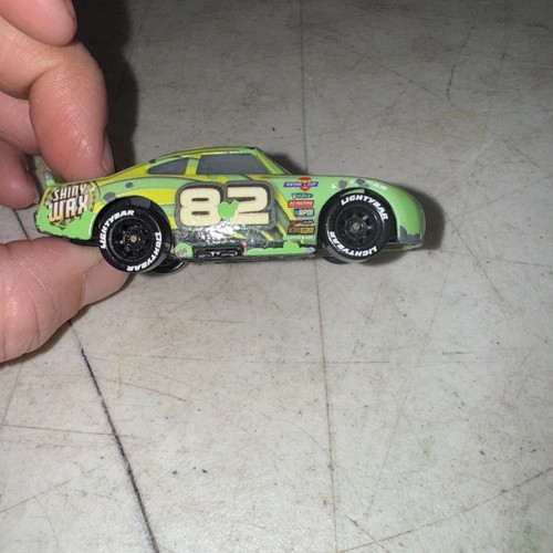Disney Pixar Cars - SHINY WAX DARREN LEADFOOT #82 Piston Cup Racer -1:55 Diecast - Picture 2 of 8