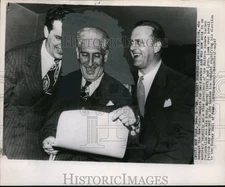 1947 Wirephoto Lester Patrick And Sons Look Over Scroll He Was Awarded 8.25X10