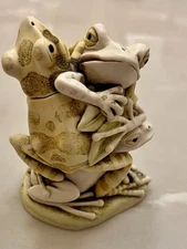 1998 Harmony Kingdom 3 Frogs MENAGE A TROIS Figurine Trinket Box
