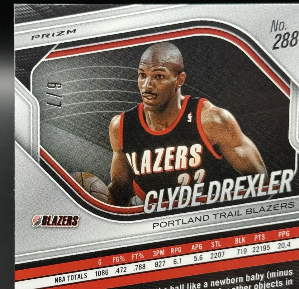 2024-25 PANINI PRIZM NEGRO CLYDE DREXLER FOTL VERDE BRILLO 6/7... 67? Foto 3 de 3