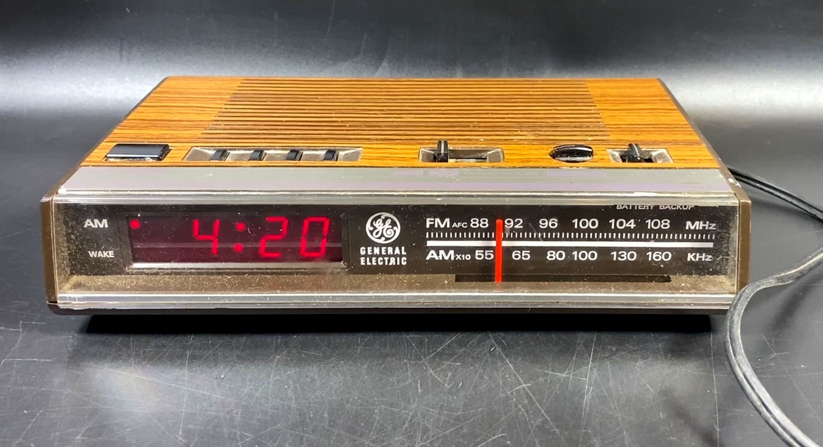 Vintage Tested 1976 GE Digital Electric Alarm Clock AM/FM Radio