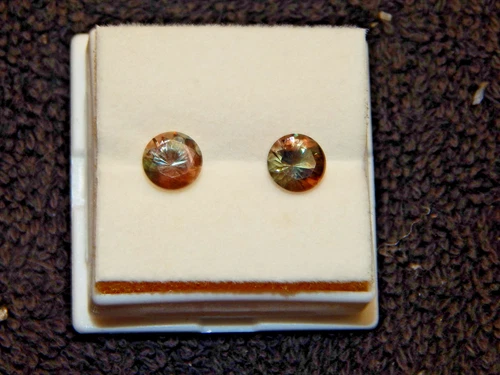 2x Natural Red/Green Bi-Color Faceted Oregon Sunstone 7mm Round 2.3 Ct Tw