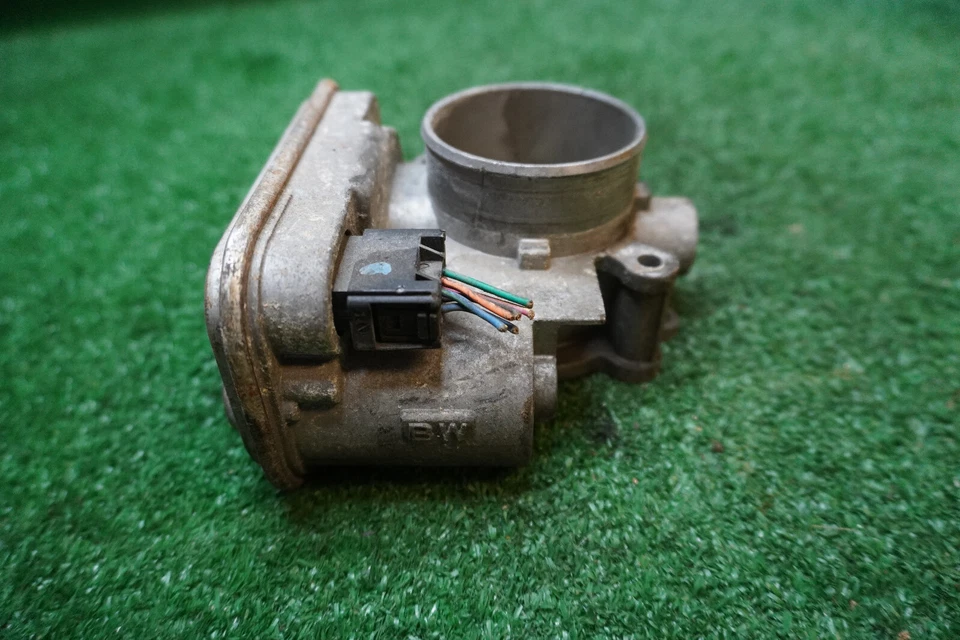 Jeep Compass 2010 2,4 L carrocería del acelerador OEM 04891735AC Foto 3 de 4