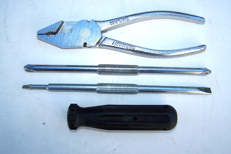 Mercedes Benz  Hapewe Pliers 2 Blade Flip Felo Screwdriver for Tool Kit