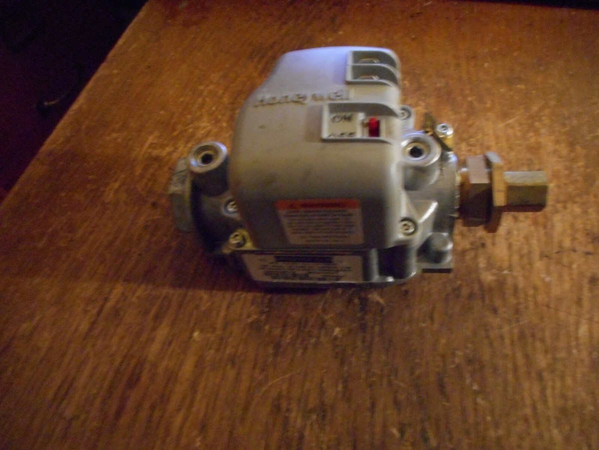hana　0603 REZNOR 260603 260603 24V NAT GAS VALVE VR8215T1239 24V NAT