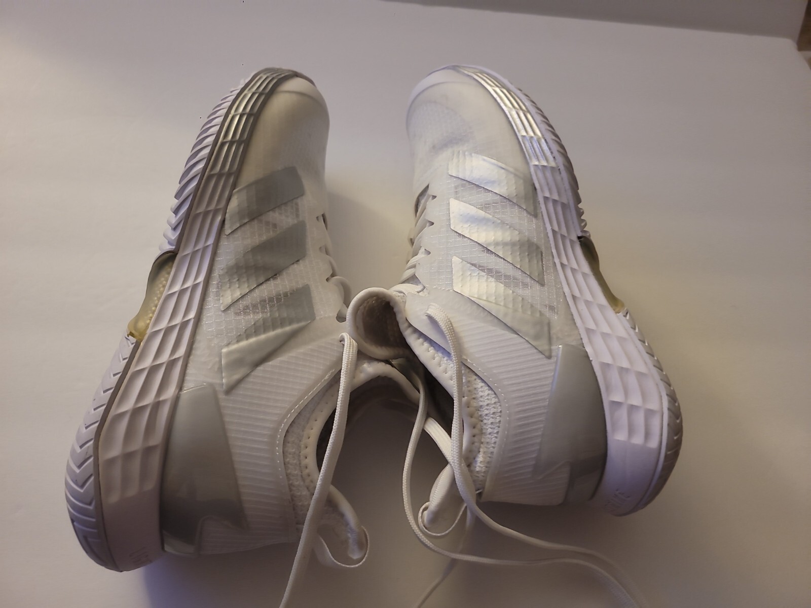 Adizero Ubersonic 4 Women’s Tennis Shoe Size 5 (GW251… Gem