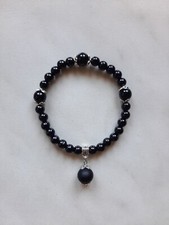 Braccialetto elastico di  varie misure con ciondolo su coccu amuleto Sardo