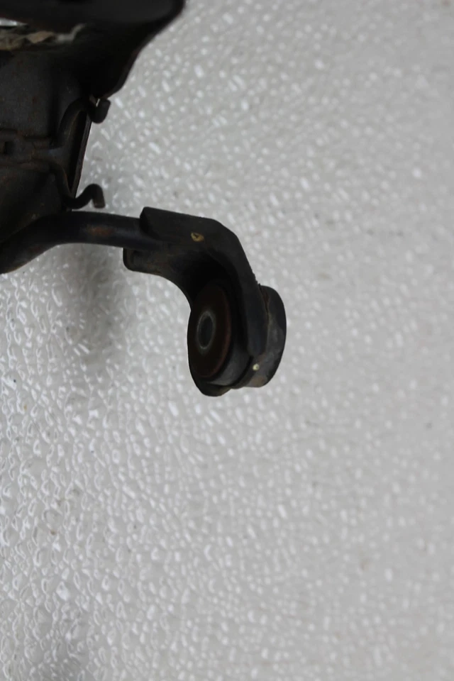 81-83 川崎 KZ1100A 轴头灯固定支架 — 第 4/4 张图片