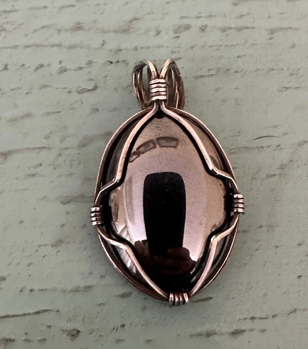 Colgante de hematita envuelto en plata Foto 2 de 4