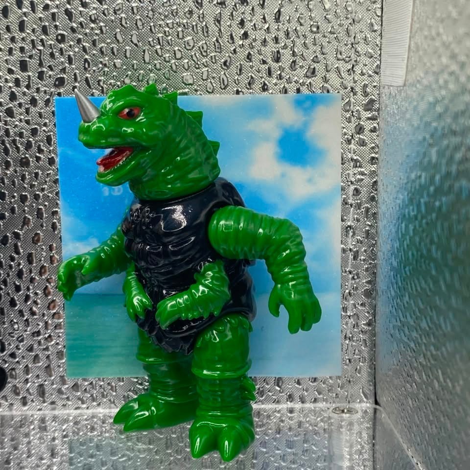 A genuine Showa-era Japanese sofubi kaiju mini figure from a gashapon/Pachi run — old-school vinyl monster culture in pocket-sized form.