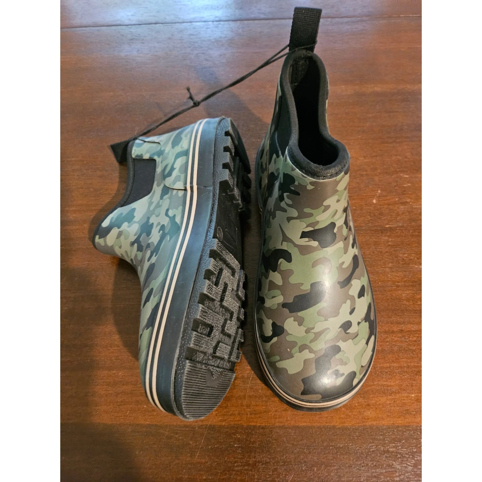 Magellan Outdoors Rain Boots Kids Size 6 Green Camo Waterproof Slip On Chelsea