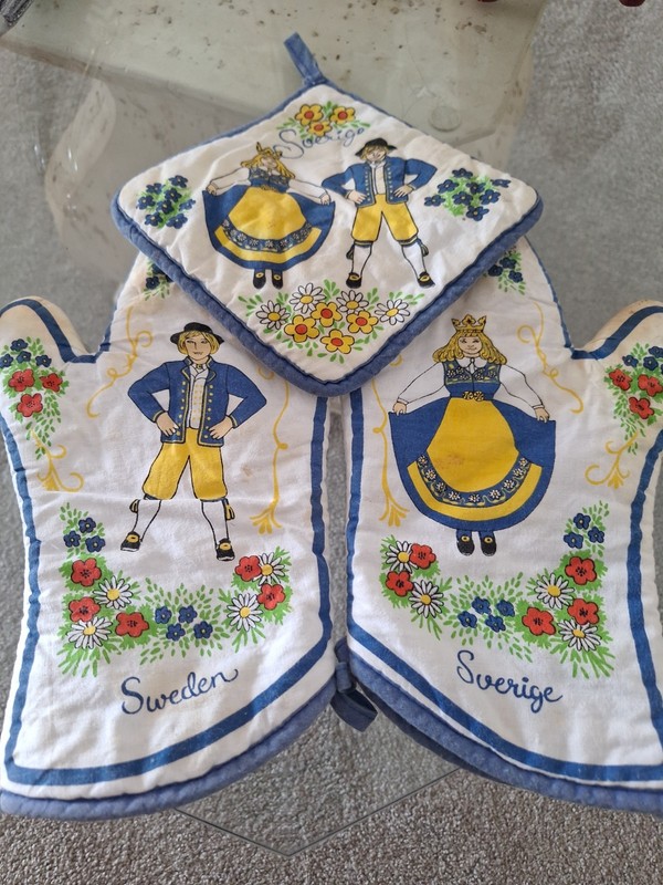 Vintage Swedish Pot Holders- Three Pieces