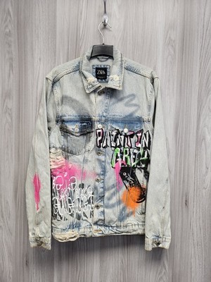 Zara Hellblaue Jeansjacke Distressed Graffiti Print Größe Herren Medium. PD