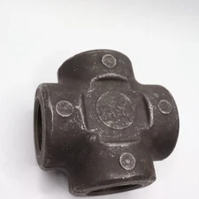 Cross Pipe Socket Weld End Connection Forged Carbon Steel Black 3000psi 1-1/2"