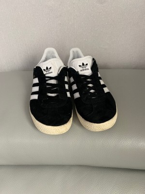 ladies black gazelles size 6